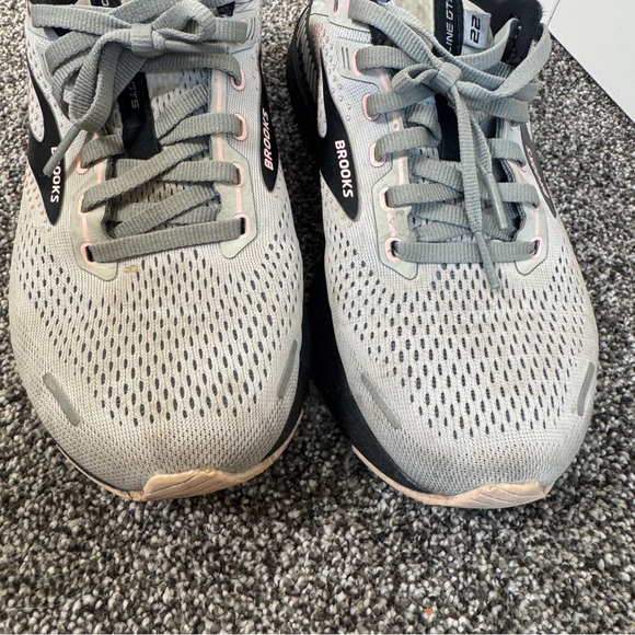 Brooks Adrenaline GTS 22 Running Shoes Womens Size 7.5 Gray Comfort Cushioned - Picture 2 of 10